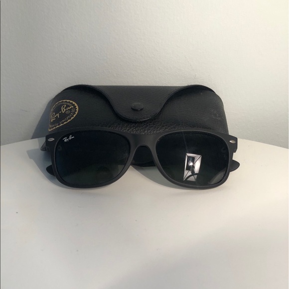 Ray-Ban New Wayfarer Black Classic Sunglasses - Picture 1 of 6